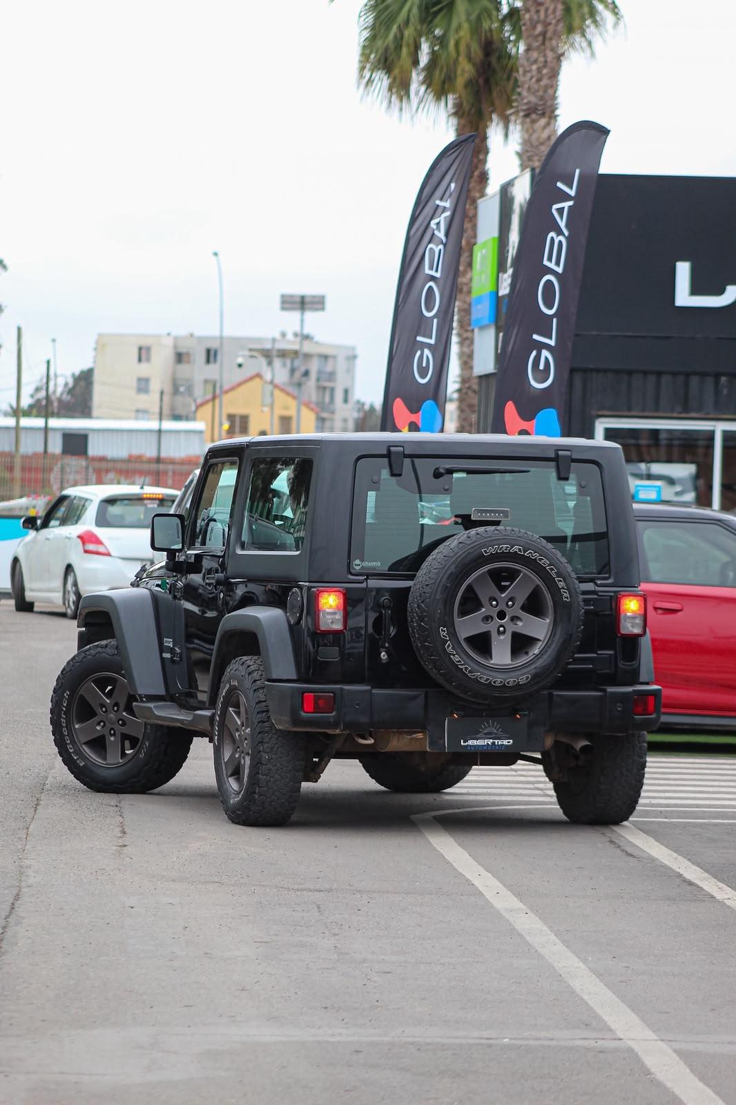 Jeep Wrangler Sport — foto 8 de 10